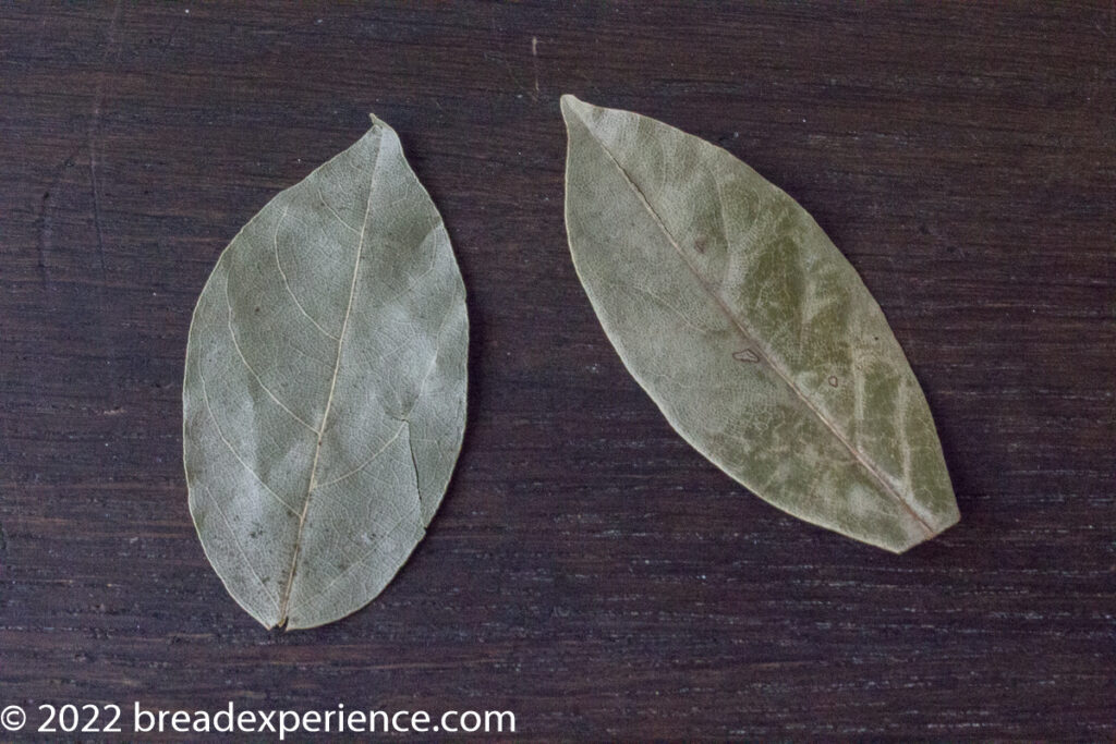 dried bay leaves dried bay leaves