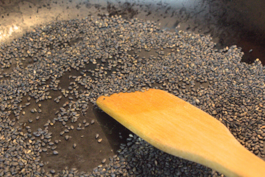 Toasted Black Sesame Seeds