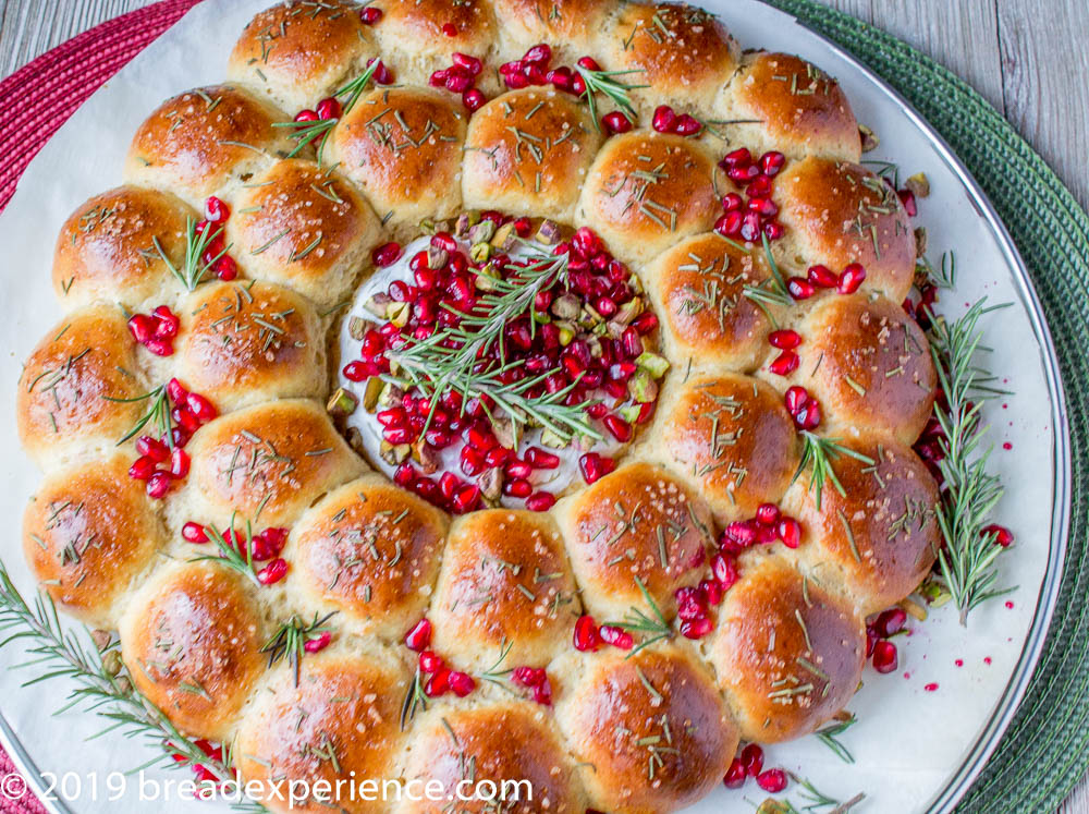 Einkorn Bread Roll Wreath with Baked Brie