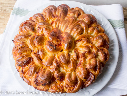 Baked Pizza Chrysanthemum Bread ready to eat