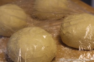 pumpkin-knot-yeast-rolls_1581