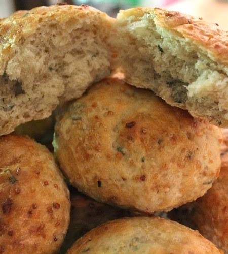 Quinoa Rolls with Rosemary and Onion