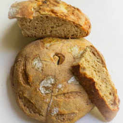 roasted-garlic-spelt-bread