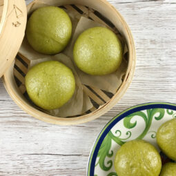 spinach steamed buns