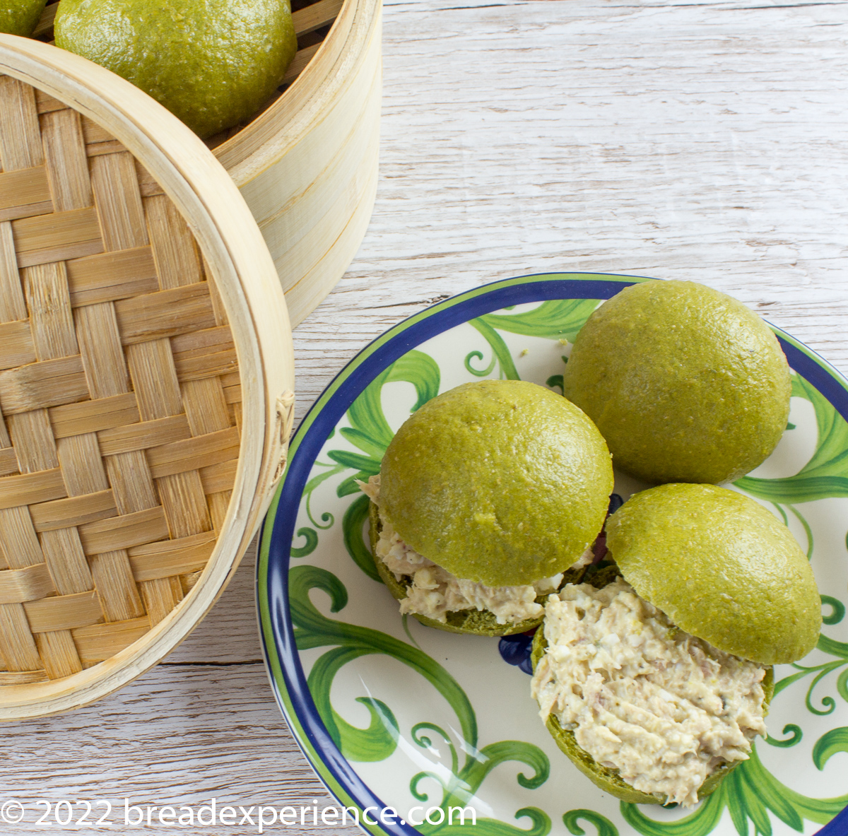 Spinach steamed buns with tuna fish salad